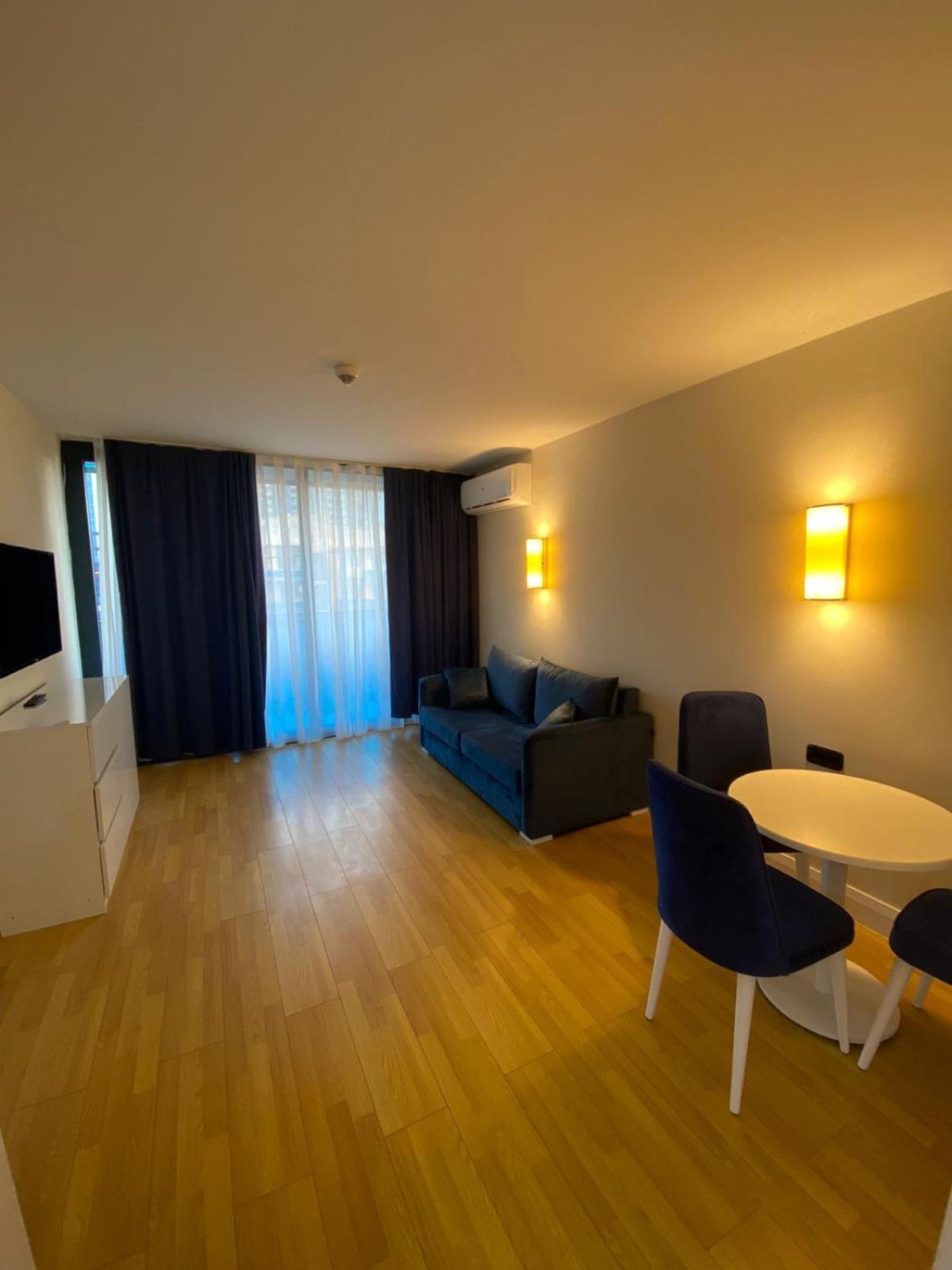 Lux Apart Hotel 555 Batumi Room photo