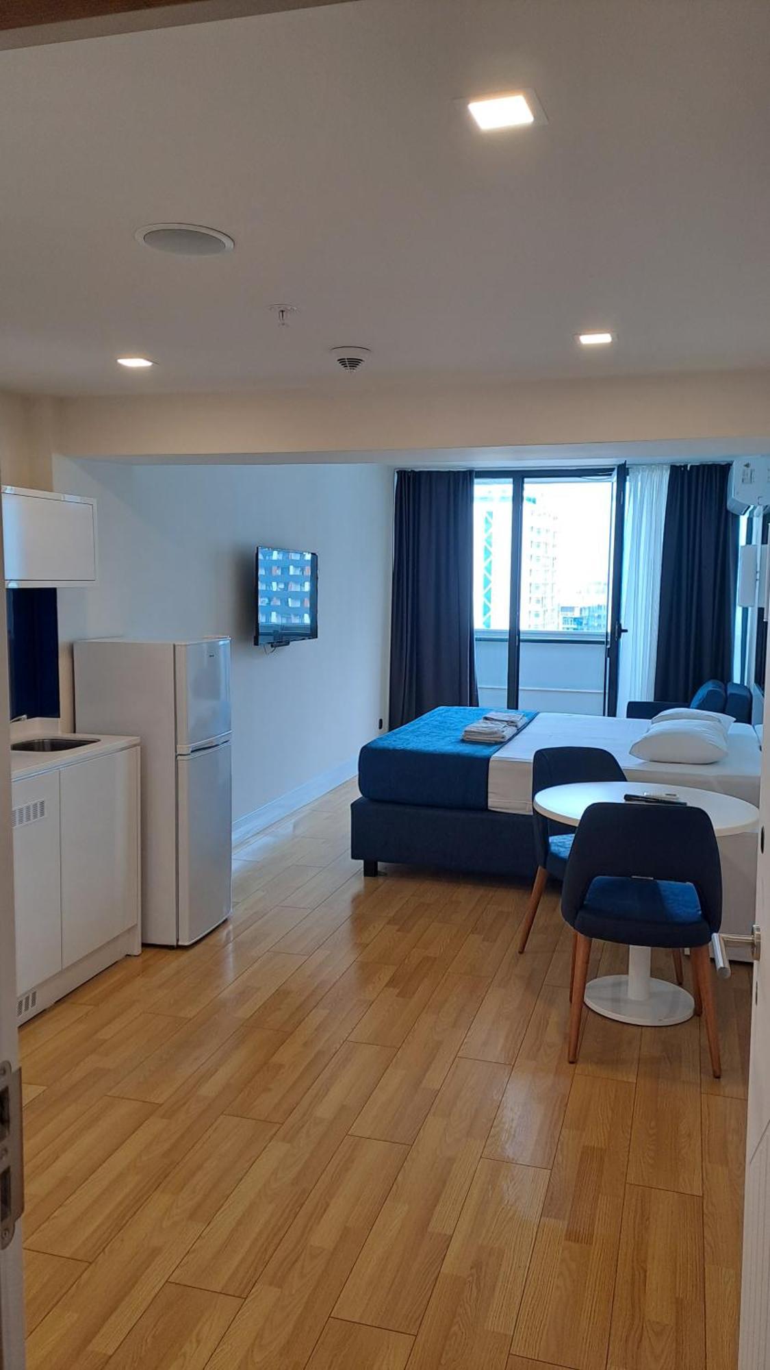Lux Apart Hotel 555 Batumi Room photo
