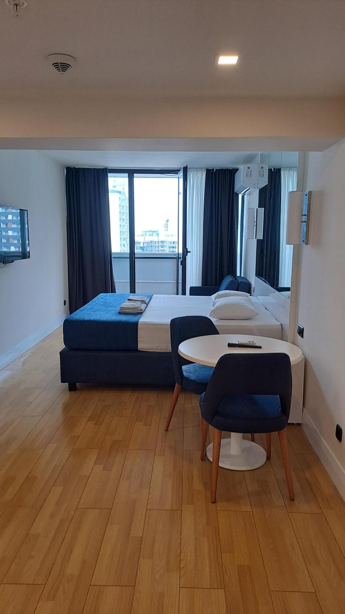 Lux Apart Hotel 555 Batumi Room photo