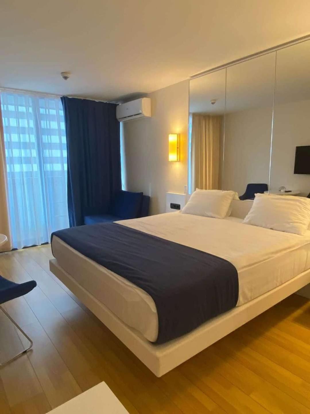 Lux Apart Hotel 555 Batumi Exterior photo